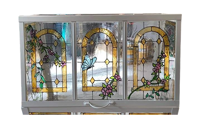 serra decorata con stained glass.